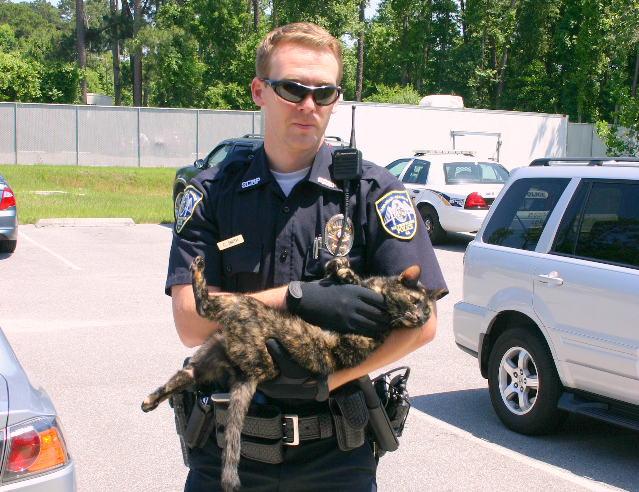 Ofc. Smith and injured cat